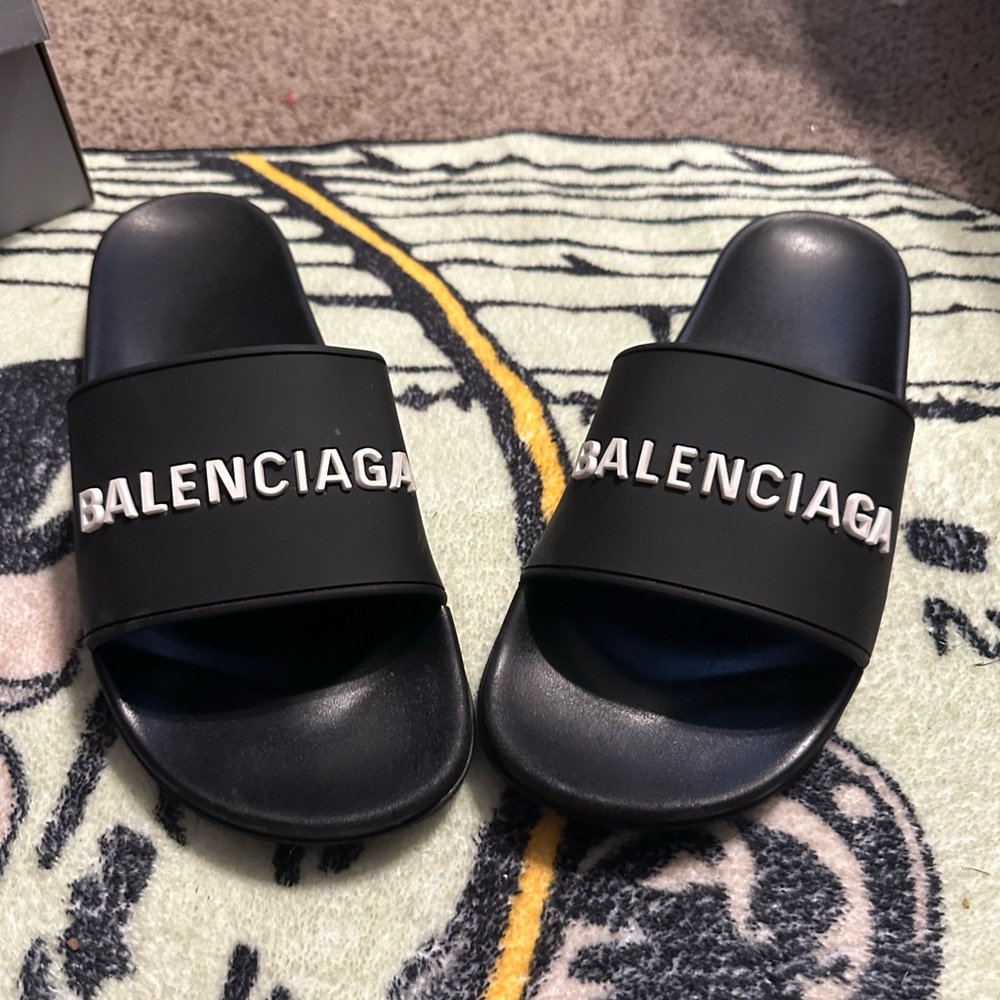 Balenciaga pool slides